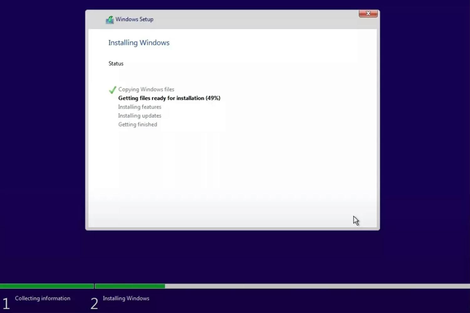 Installationen startar Under arbetets gång kommer datorn att startas om flera gånger och du måste vänta medan alla filer kopieras till datorns hårddisk.